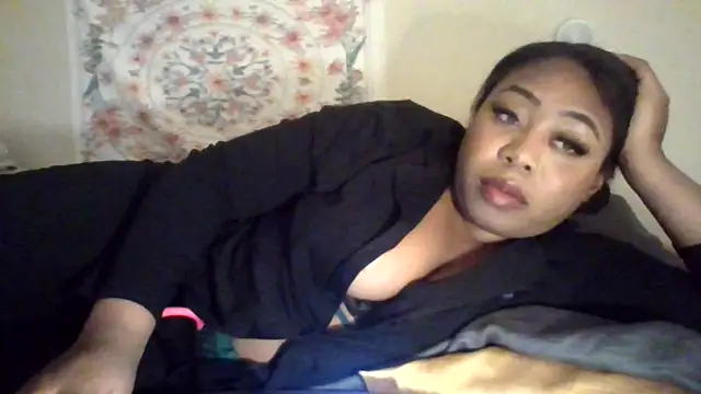 Snapshot of angeliquebelcali chatting on November 13, 9:58 pm angeliquebelcali online show from November 13, 9:58 pm