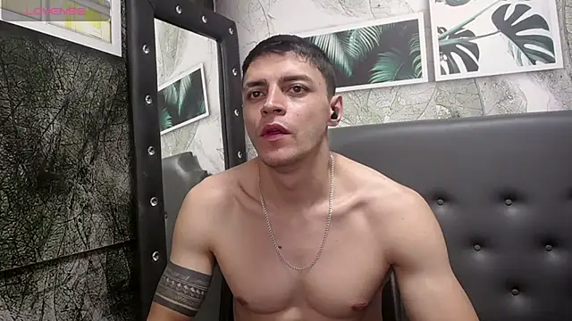 Snapshot of Frank_Millers chatting on February 25, 5:58 pm Frank Millers online show from February 25, 5:58 pm