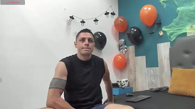 Snapshot of Frank_Millers chatting on October 22, 7:46 pm Frank Millers online show from October 22, 7:46 pm