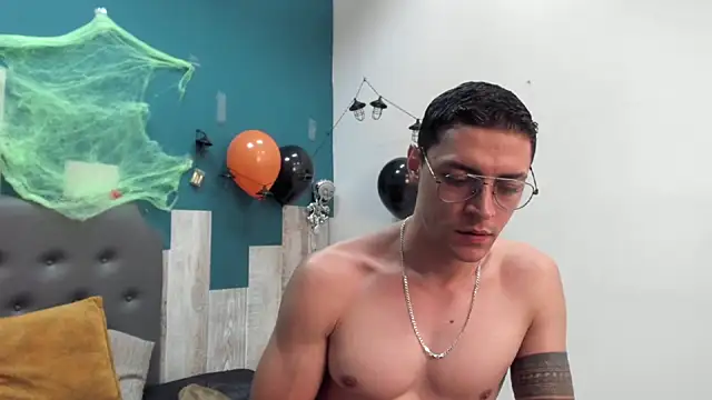 Snapshot of Frank_Millers chatting on November 4, 6:51 pm Frank Millers online show from November 4, 6:51 pm