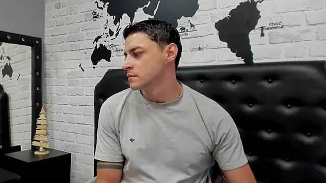 Snapshot of Frank_Millers chatting on November 25, 7:36 pm Frank Millers online show from November 25, 7:36 pm