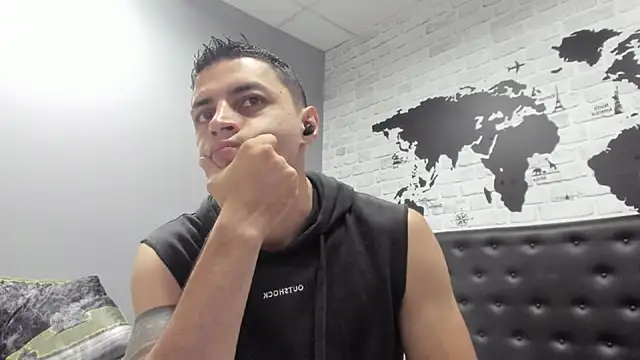 Snapshot of Frank_Millers chatting on December 4, 6:27 pm Frank Millers online show from December 4, 6:27 pm