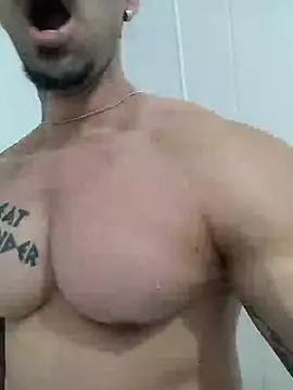 Snapshot of badbrown chatting on February 1, 4:03 am badbrown online show from February 1, 4:03 am