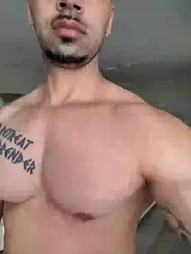 Snapshot of badbrown chatting on February 7, 12:39 pm badbrown online show from February 7, 12:39 pm