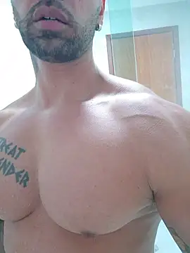 Snapshot of badbrown chatting on November 21, 12:21 am badbrown online show from November 21, 12:21 am