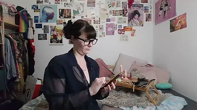 AdorahB3ll3 online show from March 17, 8:09 pm