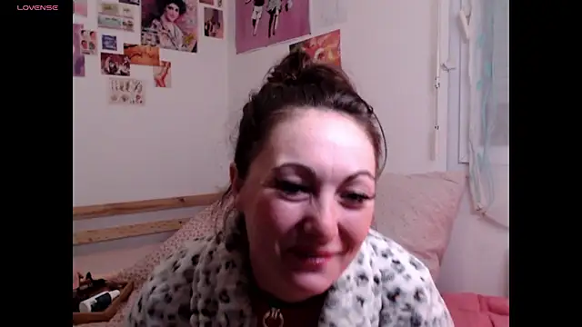 AdorahB3ll3 online show from October 14, 7:03 pm