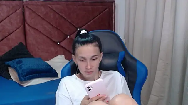 victoria adams07 online show from February 13, 7:32 pm