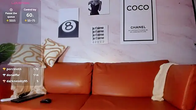 Snapshot of HannaaMiller chatting on March 17, 8:18 am HannaaMiller online show from March 17, 8:18 am