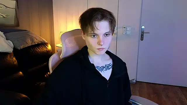 Snapshot of DemianEnglen chatting on June 1, 12:23 am DemianEnglen online show from June 1, 12:23 am