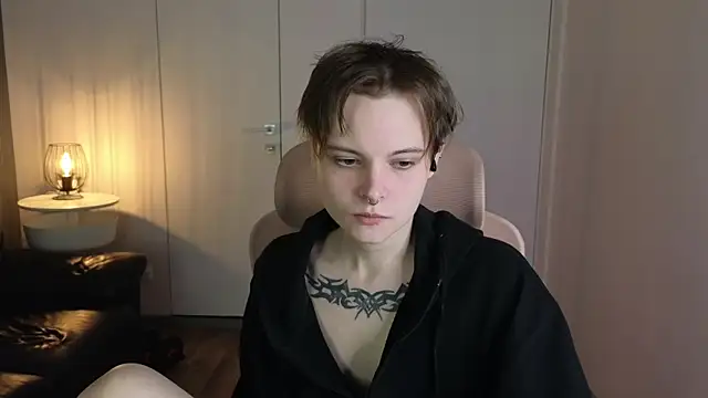 Snapshot of DemianEnglen chatting on June 1, 10:11 pm DemianEnglen online show from June 1, 10:11 pm