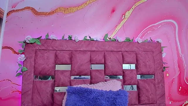 scarlett  evans  online show from November 28, 6:32 pm