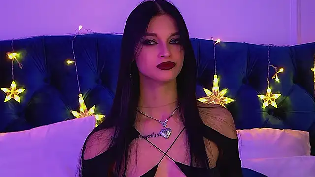 Snapshot of BeverlyMost chatting on December 2, 4:46 pm BeverlyMost online show from December 2, 4:46 pm