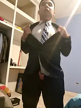 Snapshot of Hombre_de_traje chatting on January 21, 10:08 am Hombre de traje online show from January 21, 10:08 am