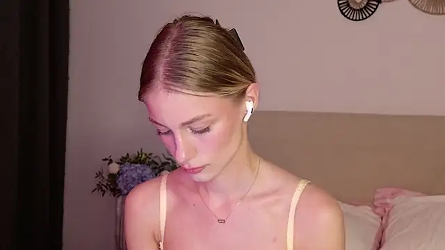 Snapshot of GabriellaOlsen chatting on May 12, 5:21 pm GabriellaOlsen online show from May 12, 5:21 pm