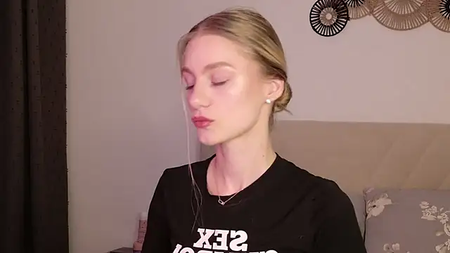 Snapshot of GabriellaOlsen chatting on May 19, 5:30 pm GabriellaOlsen online show from May 19, 5:30 pm
