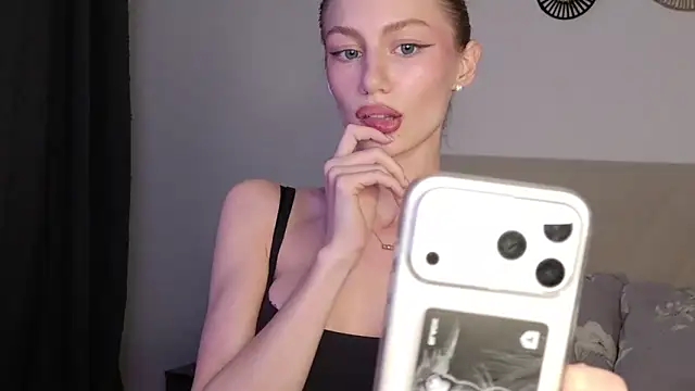 Snapshot of GabriellaOlsen chatting on June 3, 4:12 pm GabriellaOlsen online show from June 3, 4:12 pm