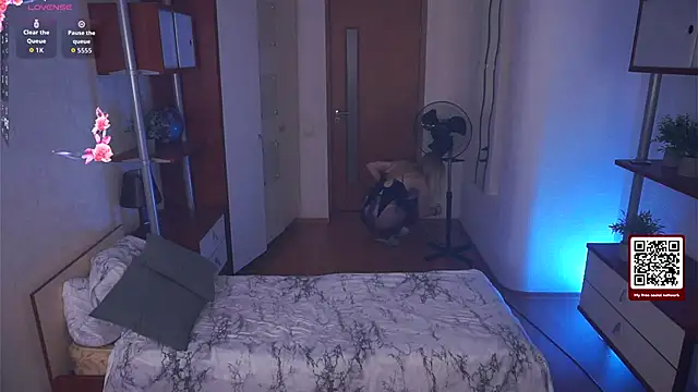 LynetHakes online show from October 5, 4:33 am