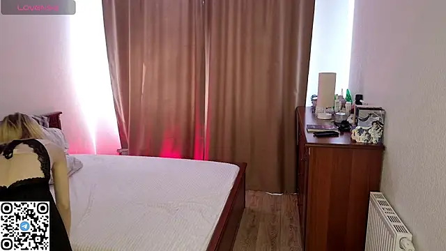 LynetHakes online show from April 15, 6:20 am