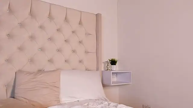 bella bloomg online show from January 24, 10:19 pm