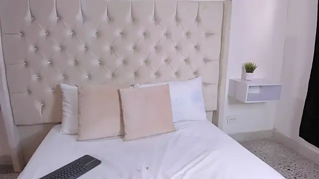 bella bloomg online show from March 18, 7:31 pm