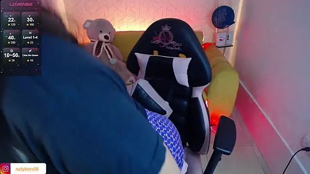 Snapshot of natyk_m chatting on February 4, 7:22 pm natyk m online show from February 4, 7:22 pm