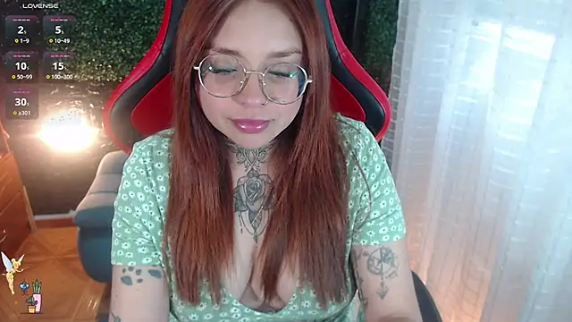 Snapshot of natyk_m chatting on November 29, 10:02 pm natyk m online show from November 29, 10:02 pm