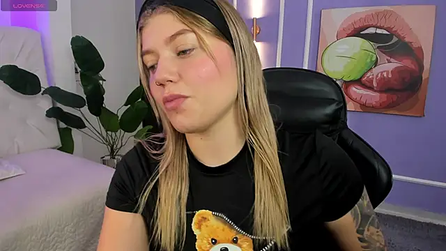 alaia greyy online show from November 15, 2:35 pm