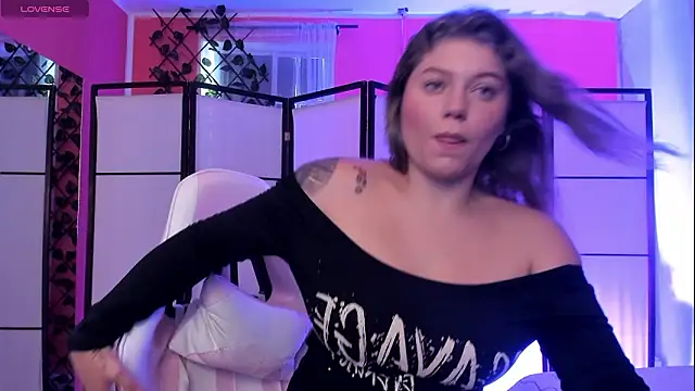 alaia greyy online show from March 12, 1:50 pm