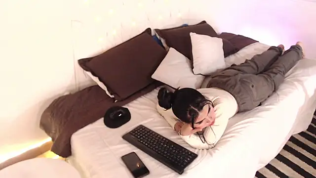 saray  jones online show from March 18, 12:47 pm