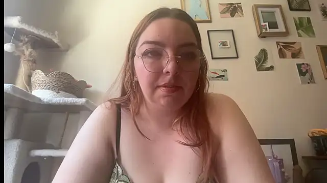 curvycate127 online show from March 17, 6:44 pm