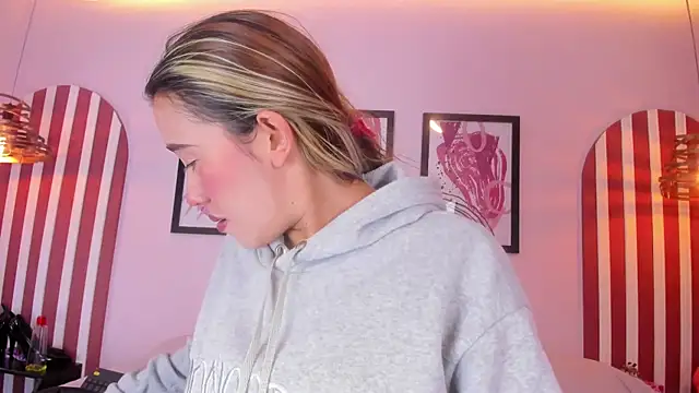 Lannajansen online show from September 26, 1:48 pm