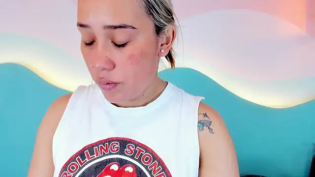 Lannajansen online show from November 25, 1:44 pm