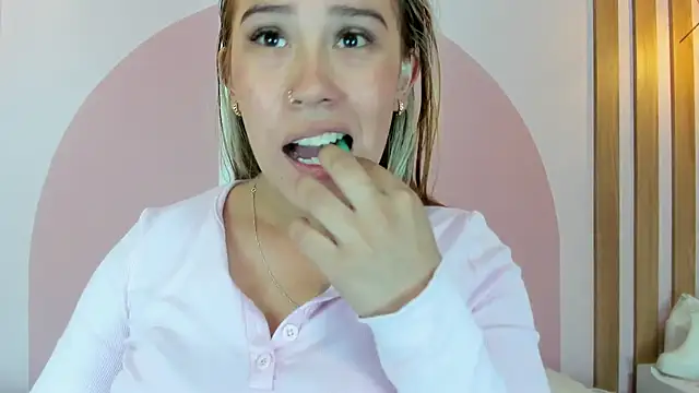 Lannajansen online show from March 29, 2:39 pm