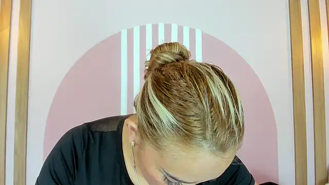 Lannajansen online show from April 8, 1:33 pm