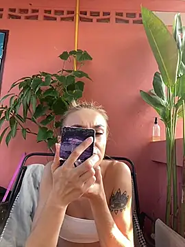 White Lu online show from April 23, 2:02 am