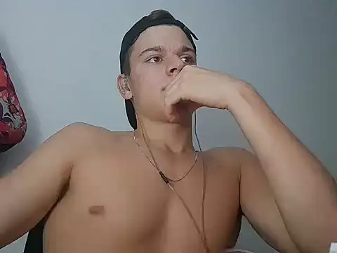 Snapshot of vitorsafado19 chatting on March 5, 4:45 am vitorsafado19 online show from March 5, 4:45 am