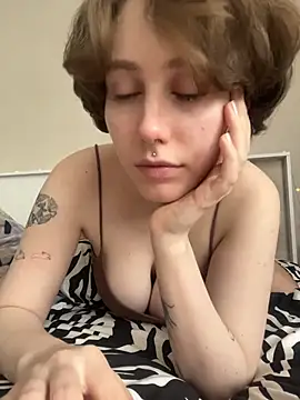 Molli Luv online show from March 5, 8:10 am