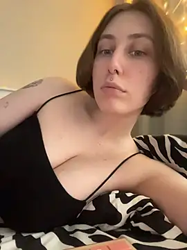 Snapshot of Molli_Luv chatting on June 14, 2:52 pm Molli Luv online show from June 14, 2:52 pm