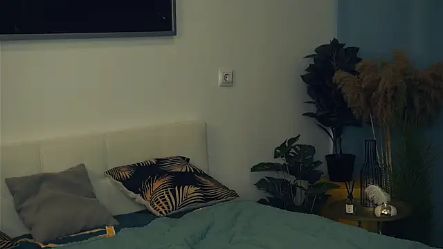 VeronaCritchlow online show from February 27, 10:37 am