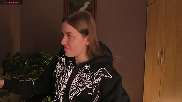 Snapshot of eilynxx chatting on February 22, 3:45 am eilynxx online show from February 22, 3:45 am