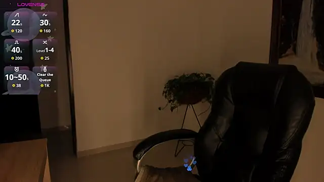 Snapshot of eilynxx chatting on November 25, 12:10 am eilynxx online show from November 25, 12:10 am