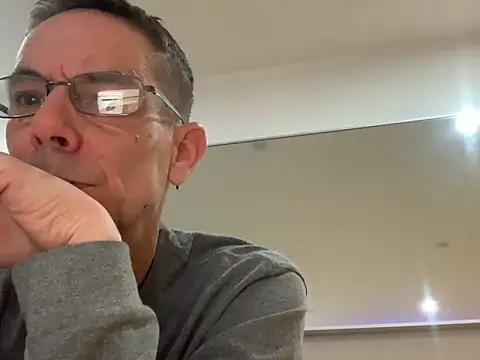 Kenhornu online show from December 17, 9:32 pm