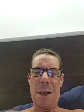 Snapshot of Kenhornu chatting on July 16, 12:49 am Kenhornu online show from July 16, 12:49 am
