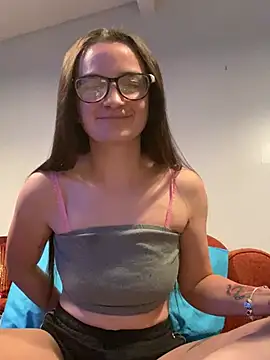 Snapshot of thequeenkendall2025 chatting on February 13, 10:23 am thequeenkendall2025 online show from February 13, 10:23 am