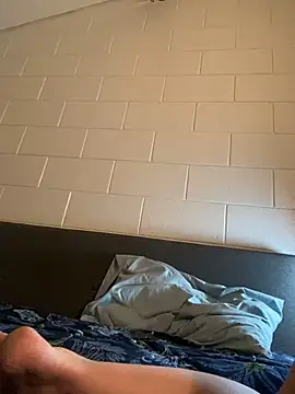 Snapshot of thequeenkendall2025 chatting on February 16, 10:43 am thequeenkendall2025 online show from February 16, 10:43 am