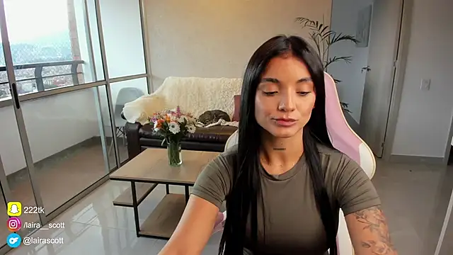 LairaScott online show from February 26, 10:09 pm