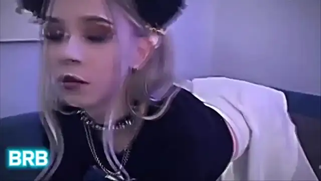 Shiny Jennifer online show from February 14, 7:59 am