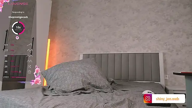 Snapshot of Shiny_Jennifer chatting on February 20, 5:02 pm Shiny Jennifer online show from February 20, 5:02 pm