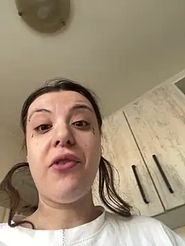 bunnythetailor online show from March 14, 3:50 pm